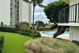 5420 N Ocean Dr, Singer Island, FL 33404 - Photo 32