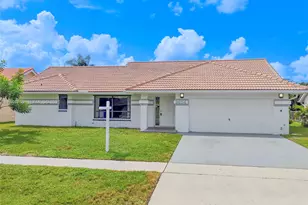 9654 Sun Pointe Dr, Boynton Beach, FL 33437 - Photo 2