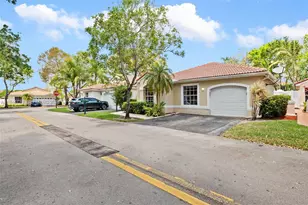 955 Azure Ln, Weston, FL 33326 - Photo 2