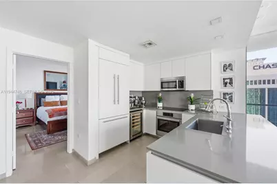 88 SW 7th St #2302, Miami, FL 33130 - Photo 10