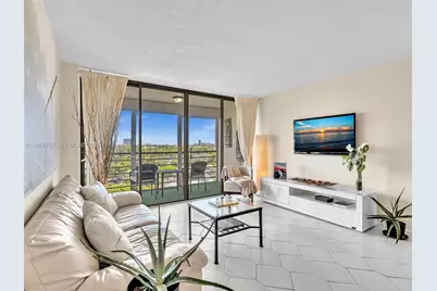 20400 W Country Club Dr #817, Aventura, FL 33180 - Photo 1