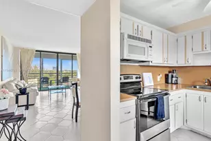 20400 W Country Club Dr, Aventura, FL 33180 - Photo 4