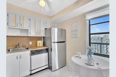 20400 W Country Club Dr #817, Aventura, FL 33180 - Photo 6
