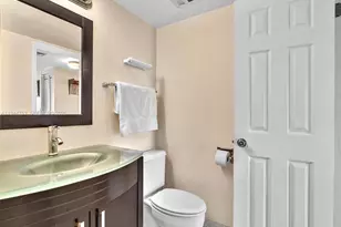 20400 W Country Club Dr, Aventura, FL 33180 - Photo 24
