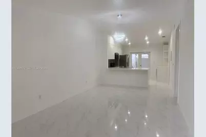 7539 NW 173rd Ter, Hialeah, FL 33015 - Photo 2