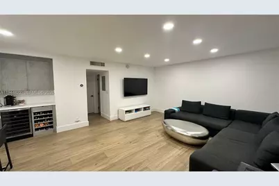 1451 N 12th Ct #11B, Hollywood, FL 33019 - Photo 4