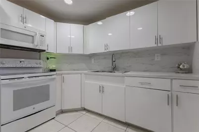 11600 NW 50th Ter, Doral, FL 33178 - Photo 10