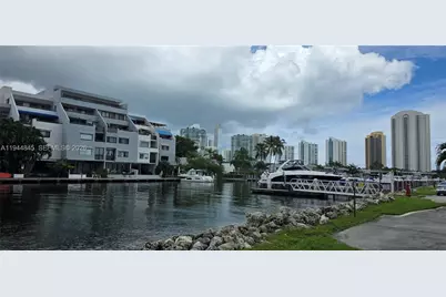 400 Kings Point Dr #505, Sunny Isles Beach, FL 33160 - Photo 32