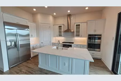 1112 Seagrape Dr, Other City - In The State Of Florida, FL 33570 - Photo 2