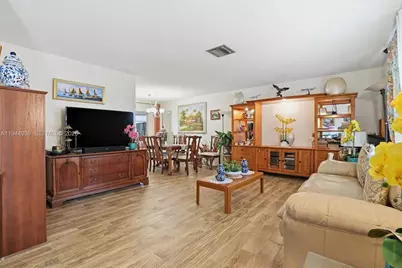 9417 NW 70th Pl, Tamarac, FL 33321 - Photo 4