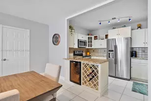 5005 Collins Ave, Miami Beach, FL 33140 - Photo 12