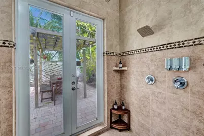 2101 NE 25th St, Wilton Manors, FL 33305 - Photo 50