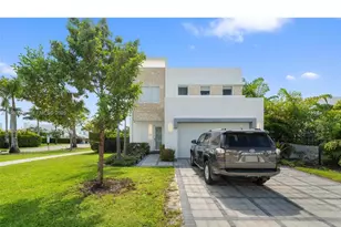 6810 NW 103rd Pl, Doral, FL 33178 - Photo 1
