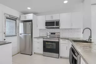 441 NE 195th St, Miami, FL 33179 - Photo 2