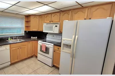 9861 Sunrise Lakes Blvd #310, Sunrise, FL 33322 - Photo 6