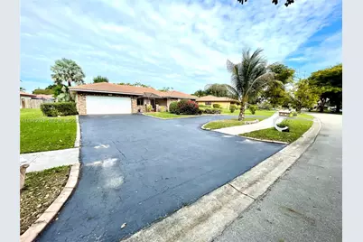 10001 NW 11th Mnr, Coral Springs, FL 33071 - Photo 2