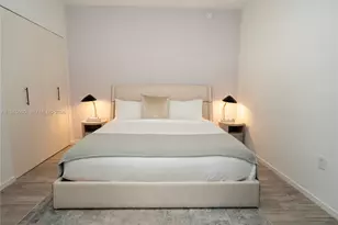 398 NE 5th St, Miami, FL 33132 - Photo 12