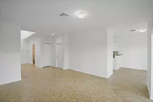 501 Talia Cir, Palm Springs, FL 33461 - Photo 6