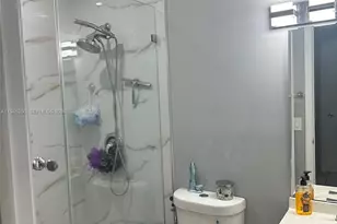 8408 NW 8th St, Miami, FL 33126 - Photo 8