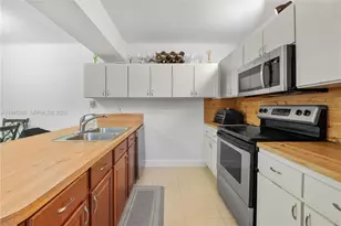 11920 SW 9th Manor, Davie, FL 33325 - Photo 10