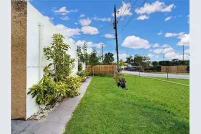 635 NW 22nd Rd, Fort Lauderdale, FL 33311 - Photo 8