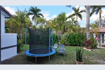 9891 NW 24th St, Sunrise, FL 33322 - Photo 12