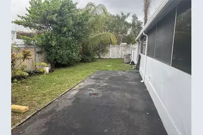 231 W Lake Dr #., Pembroke Park, FL 33009 - Photo 20