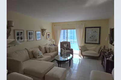 400 Kings Point Dr #1202, Sunny Isles Beach, FL 33160 - Photo 2
