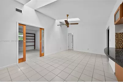 1060 NW 94th Ter, Plantation, FL 33322 - Photo 14