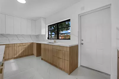 3960 NW 171st St, Miami Gardens, FL 33055 - Photo 12