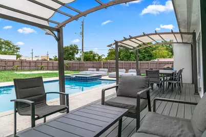 700 NW 9th Ct, Hallandale Beach, FL 33009 - Photo 32