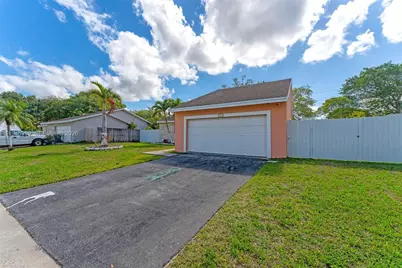 1747 N Goldeneye Ln, Homestead, FL 33035 - Photo 4