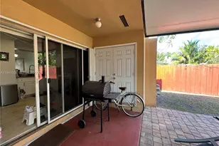 10315 SW 154th Cir Ct, Miami, FL 33196 - Photo 6