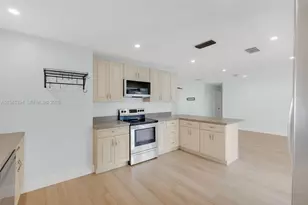 1310 NW 42nd St, Oakland Park, FL 33309 - Photo 8