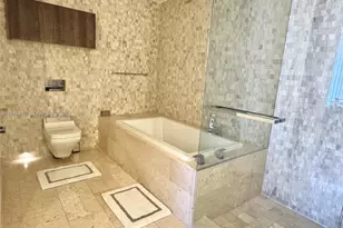 68 SE 6th St, Miami, FL 33131 - Photo 10