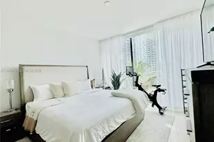 68 SE 6th St, Miami, FL 33131 - Photo 12