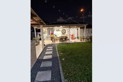 815 E 32nd St, Hialeah, FL 33013 - Photo 8