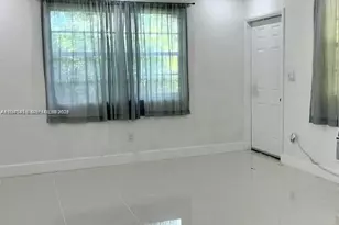 725 NE 126th St, North Miami, FL 33161 - Photo 2