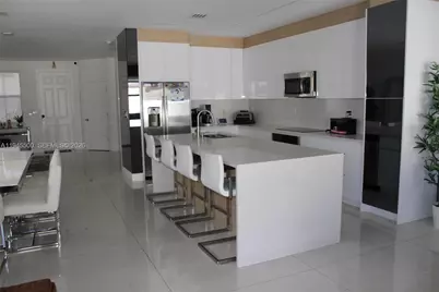 11024 W 35th Ln, Hialeah, FL 33018 - Photo 4