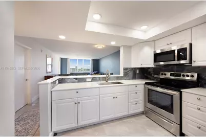 1893 S Ocean Dr #810, Hallandale Beach, FL 33009 - Photo 2