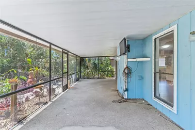 8155 Glenbrooke Ct, Sarasota, FL 34243 - Photo 10