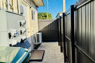 609 NW 2nd Ave, Hallandale Beach, FL 33009 - Photo 10