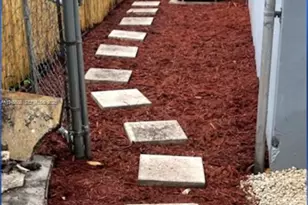 1360 NE 144th St, Miami, FL 33161 - Photo 10