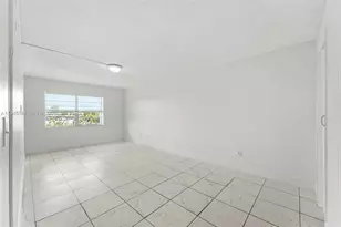 482 NW 165th St Rd, Miami, FL 33169 - Photo 4