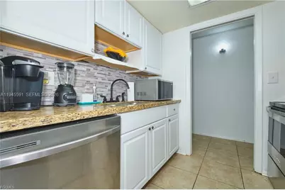 2366 E E Mall Dr #519, Fort Myers, FL 33901 - Photo 10