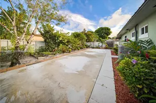 300 NE 175th St, North Miami Beach, FL 33162 - Photo 34