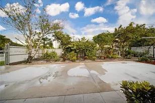 300 NE 175th St, North Miami Beach, FL 33162 - Photo 28