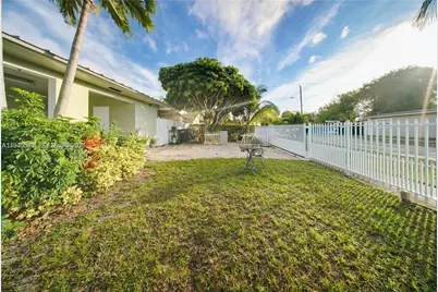 300 NE 175th St, North Miami Beach, FL 33162 - Photo 20