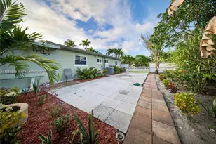 300 NE 175th St, North Miami Beach, FL 33162 - Photo 22