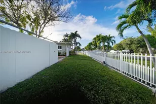 300 NE 175th St, North Miami Beach, FL 33162 - Photo 24